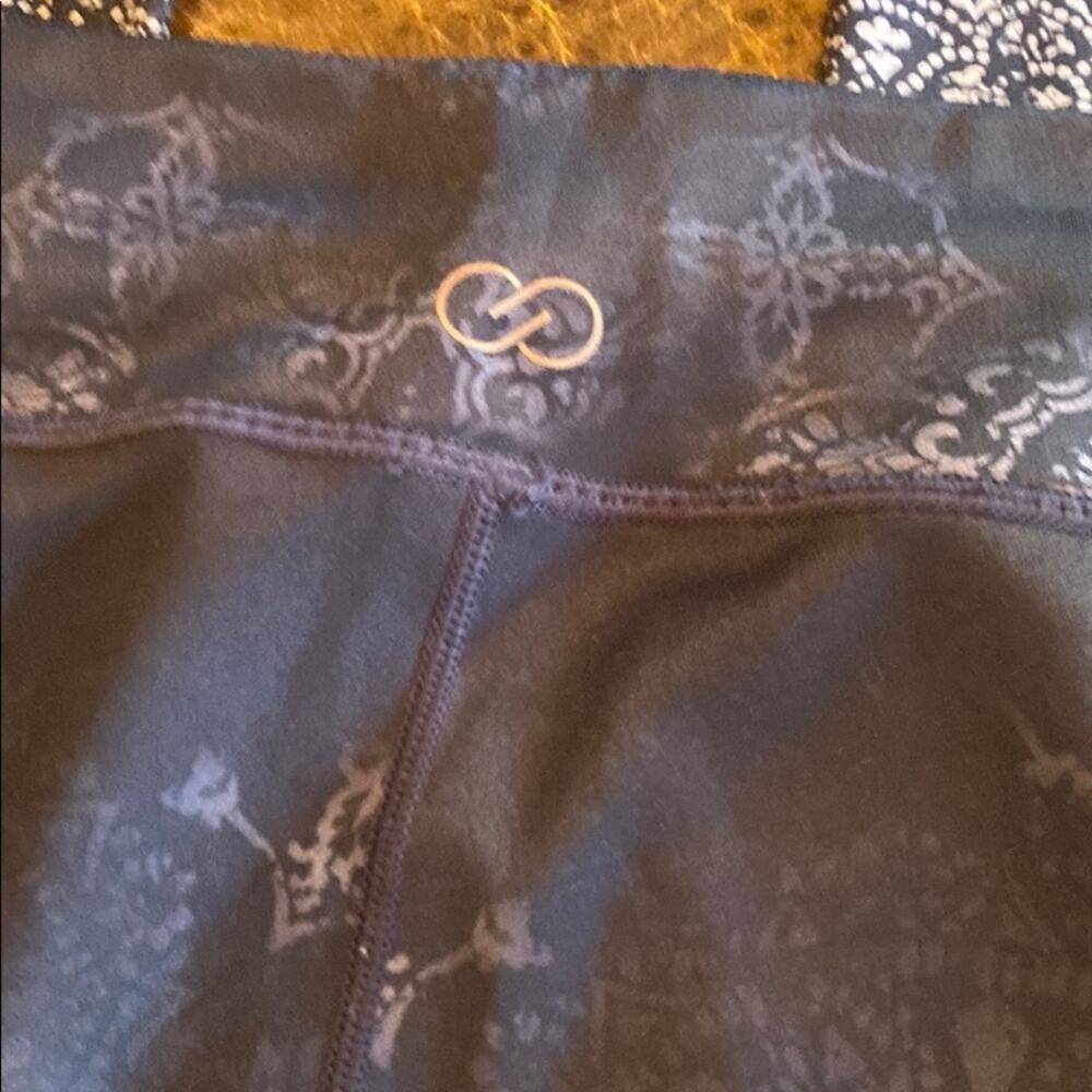 Calia by Carrie women’s size medium navy floral leggings - Picture 5 of 5